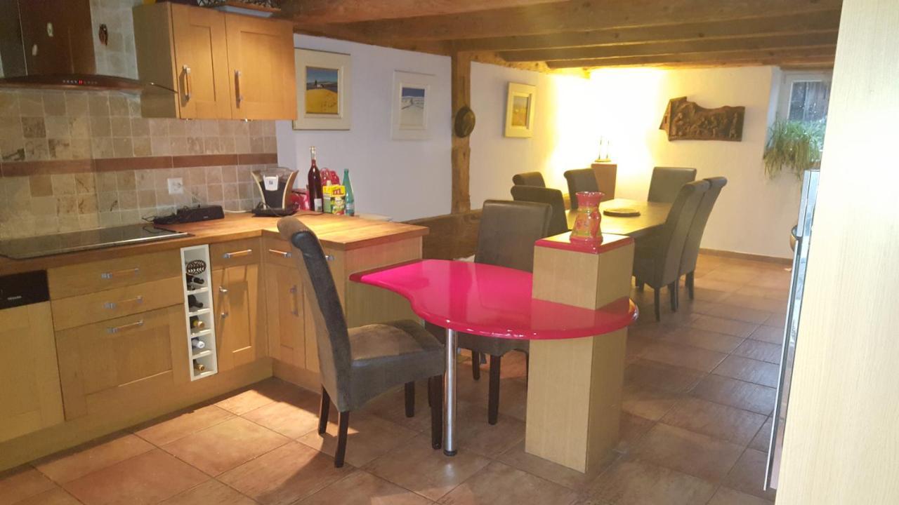 Au Petit Bonheur Bed & Breakfast Courgenay Bagian luar foto